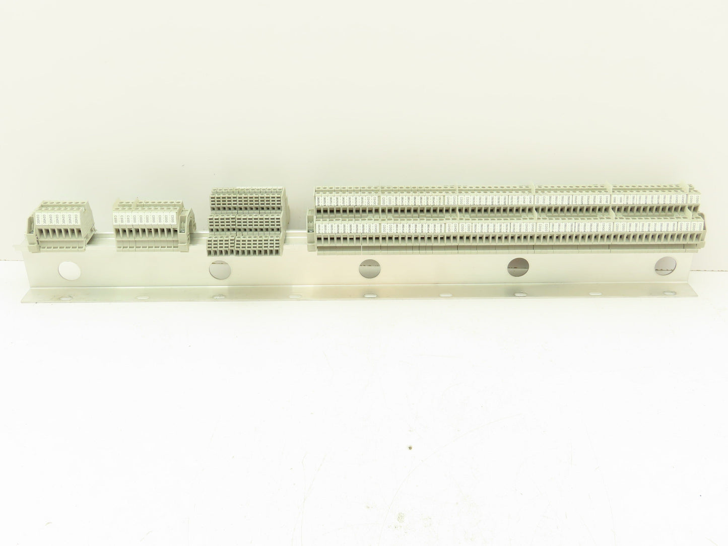 Allen Bradley 1492-HM1 Red Terminal Blocks (120pcs) 30A 600V 36" DIN Rail