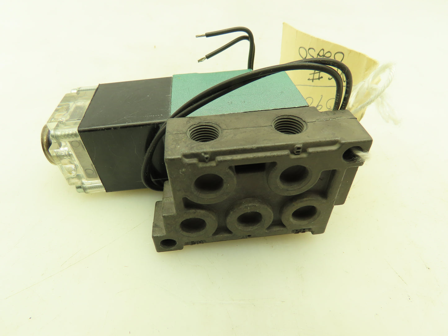 Numatics 11SAD400O013T Pneumatic Air Solenoid Valve Manifold 120V Coil 1/8" Port
