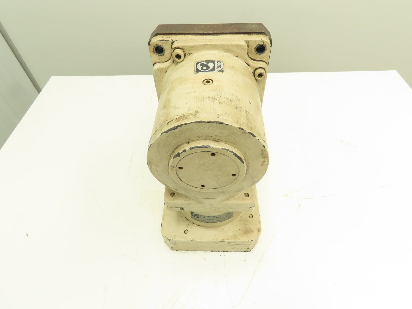 Alpha SK 180-MF1-2-171 Right Angle Planetary Gearbox 2:1 Ratio Gear Head 32x40mm