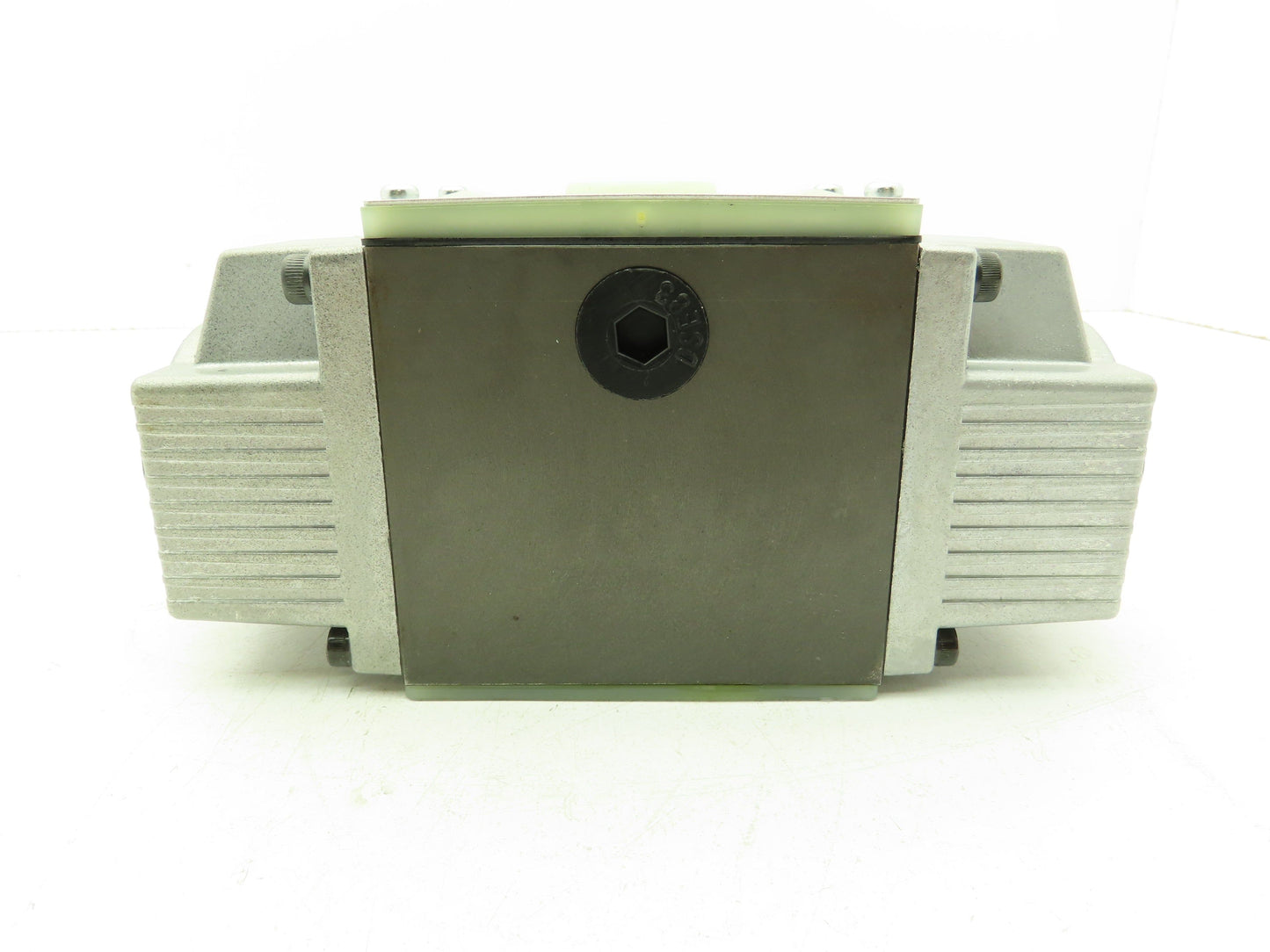 Nachi SS-G03-E3Z-R-C115-E10 Hydraulic Directional Control Solenoid Valve 120V