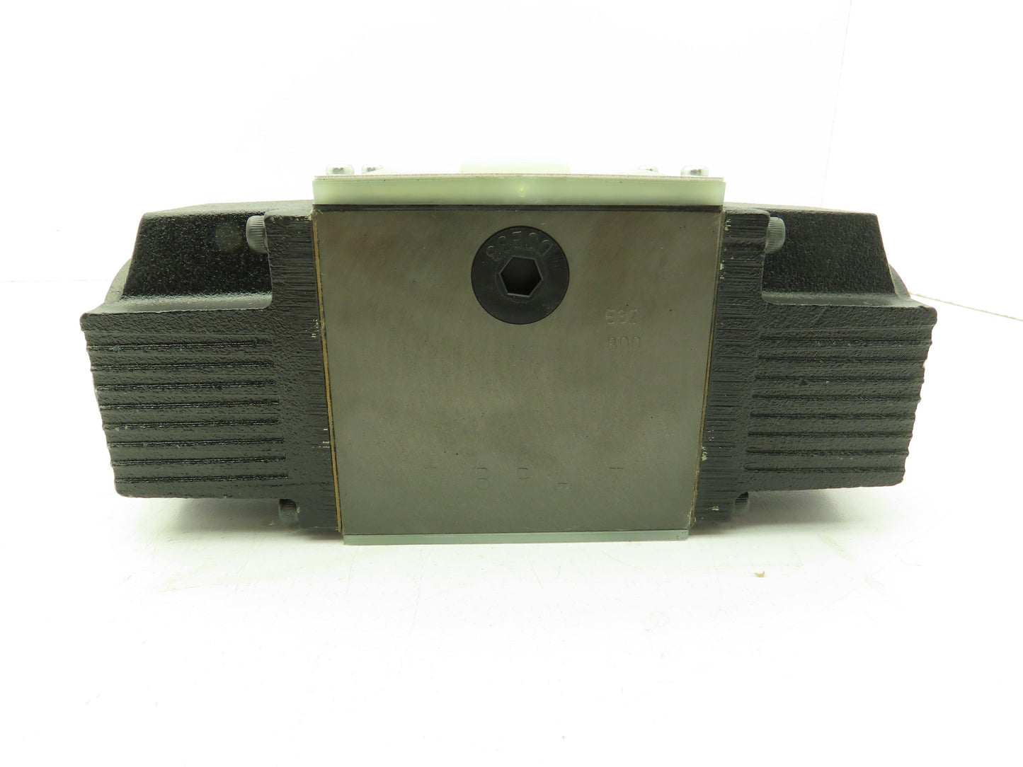 Nachi SS-G03-E3Z-FR-E115-E10 Hydraulic Directional Control Solenoid Valve 120V