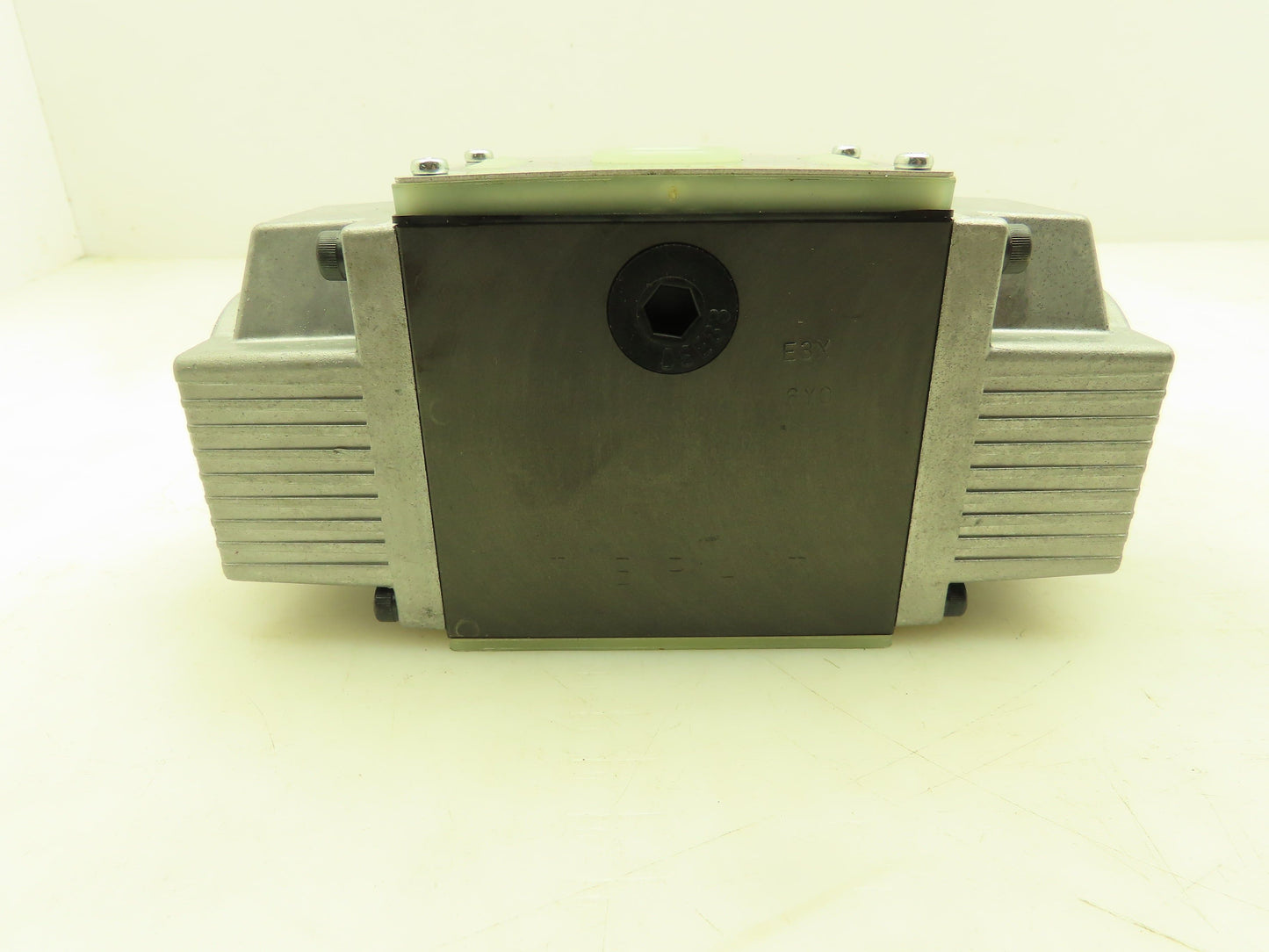 Nachi SS-G03-E3X-R-C230-E10 Hydraulic Directional Control Solenoid Valve 220V