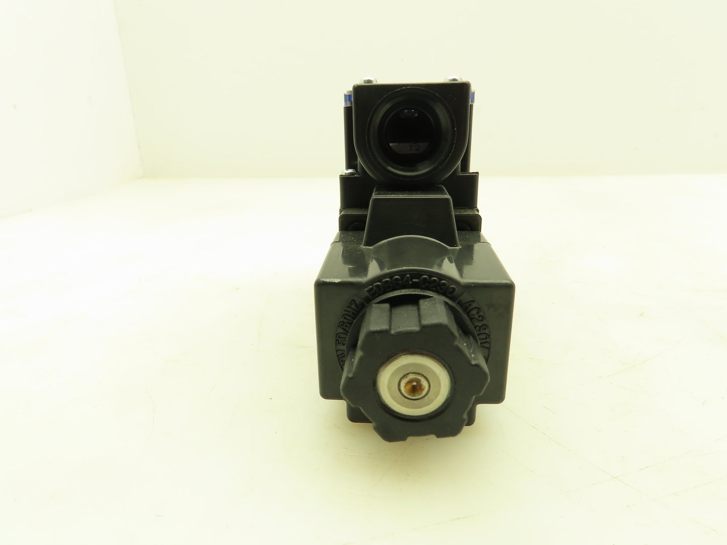 Nachi SS-G01-A3Z-R-C230-E20 Hydraulic Directional Control Solenoid Valve 220V