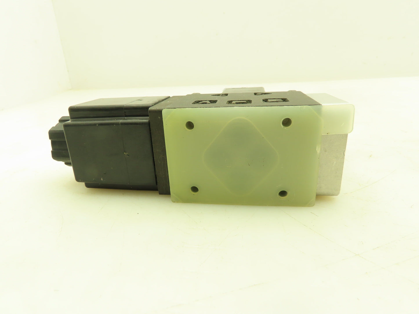 Nachi SS-G01-A3Z-R-C230-E20 Hydraulic Directional Control Solenoid Valve 220V
