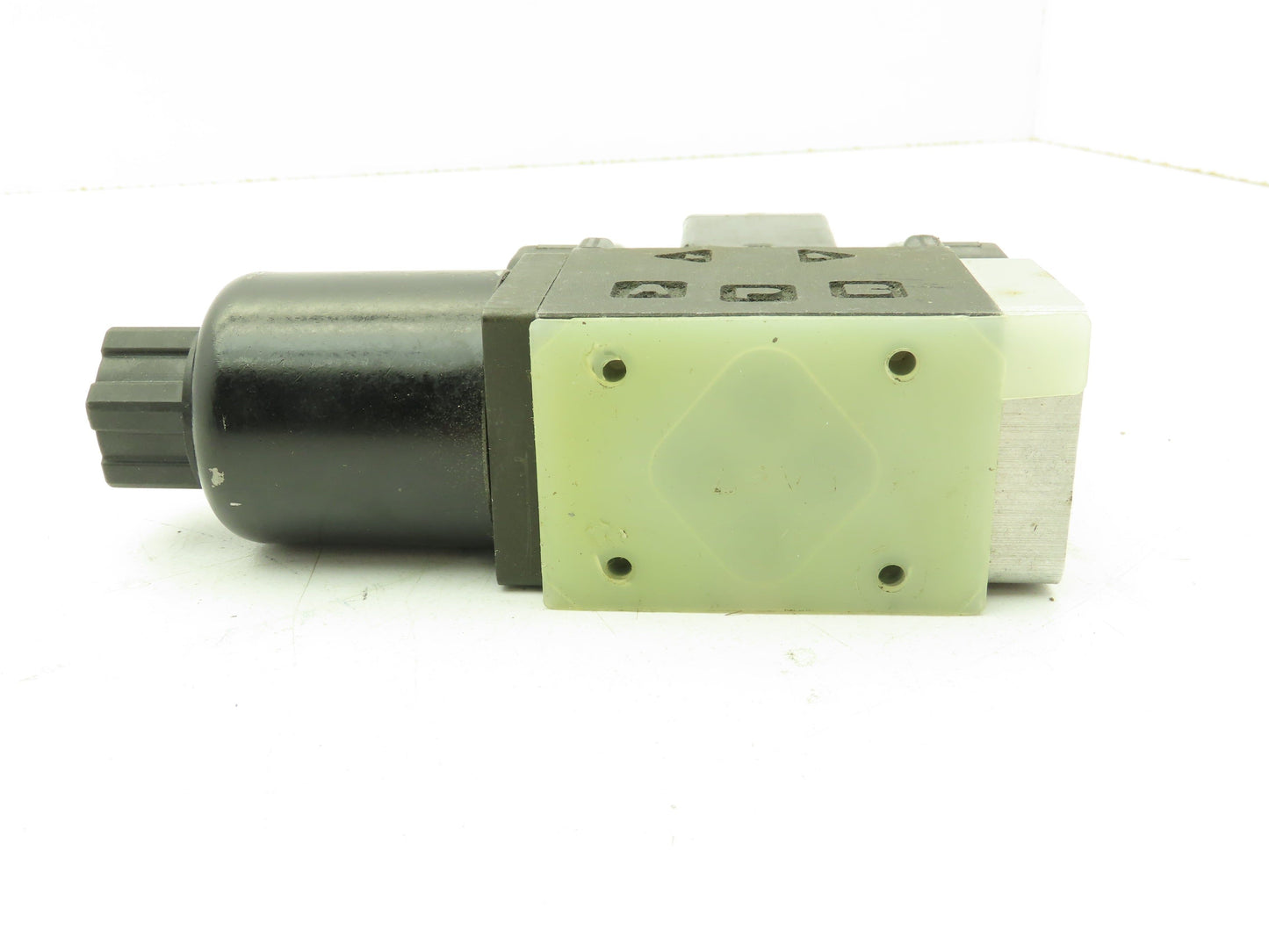 Nachi SS-G01-A5-R-D2-E20 Hydraulic Directional Control Solenoid Valve 24VDC D03