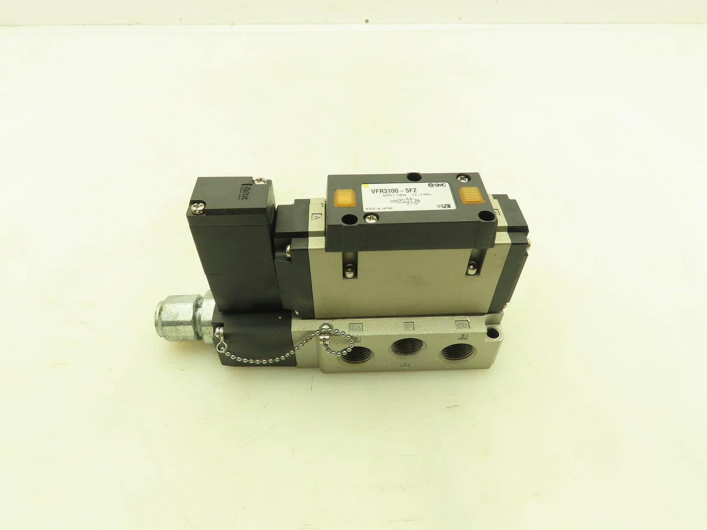 SMC VFS3100-5FZ 24VDC Single Solenoid Valve 5-Port Manifold Base LOT OF 2