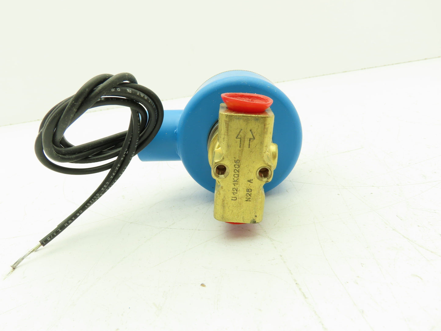 Honeywell 702X11D1A 1/4" NPT 2-Way Skinner Solenoid Valve 120v N.C. 115Psi.