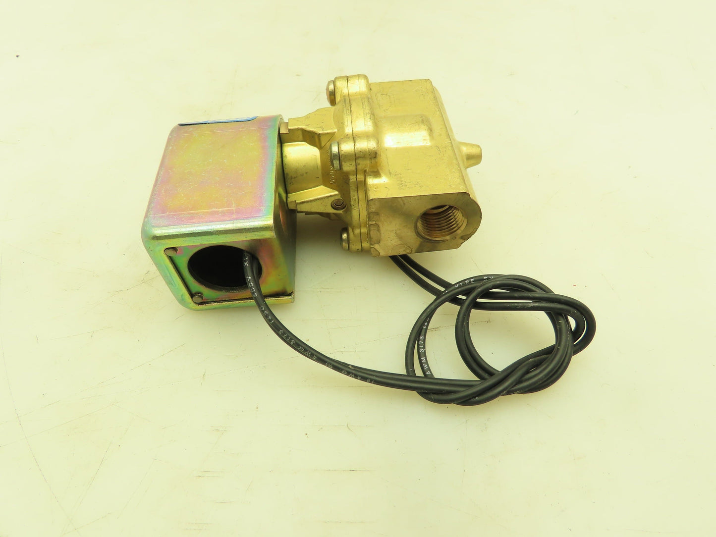 Honeywell Skinner L2LBG3300 Brass Solenoid Valve 2-Way NC 120V 300 PSI 3/8" NPT