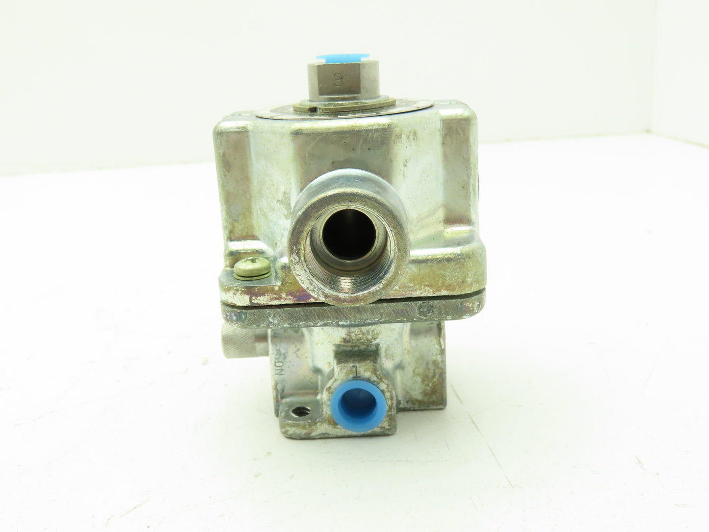 Honeywell Skinner A4LR2152 Solenoid Valve 3-Way NC 120V 150 PSI 1/4" NPT