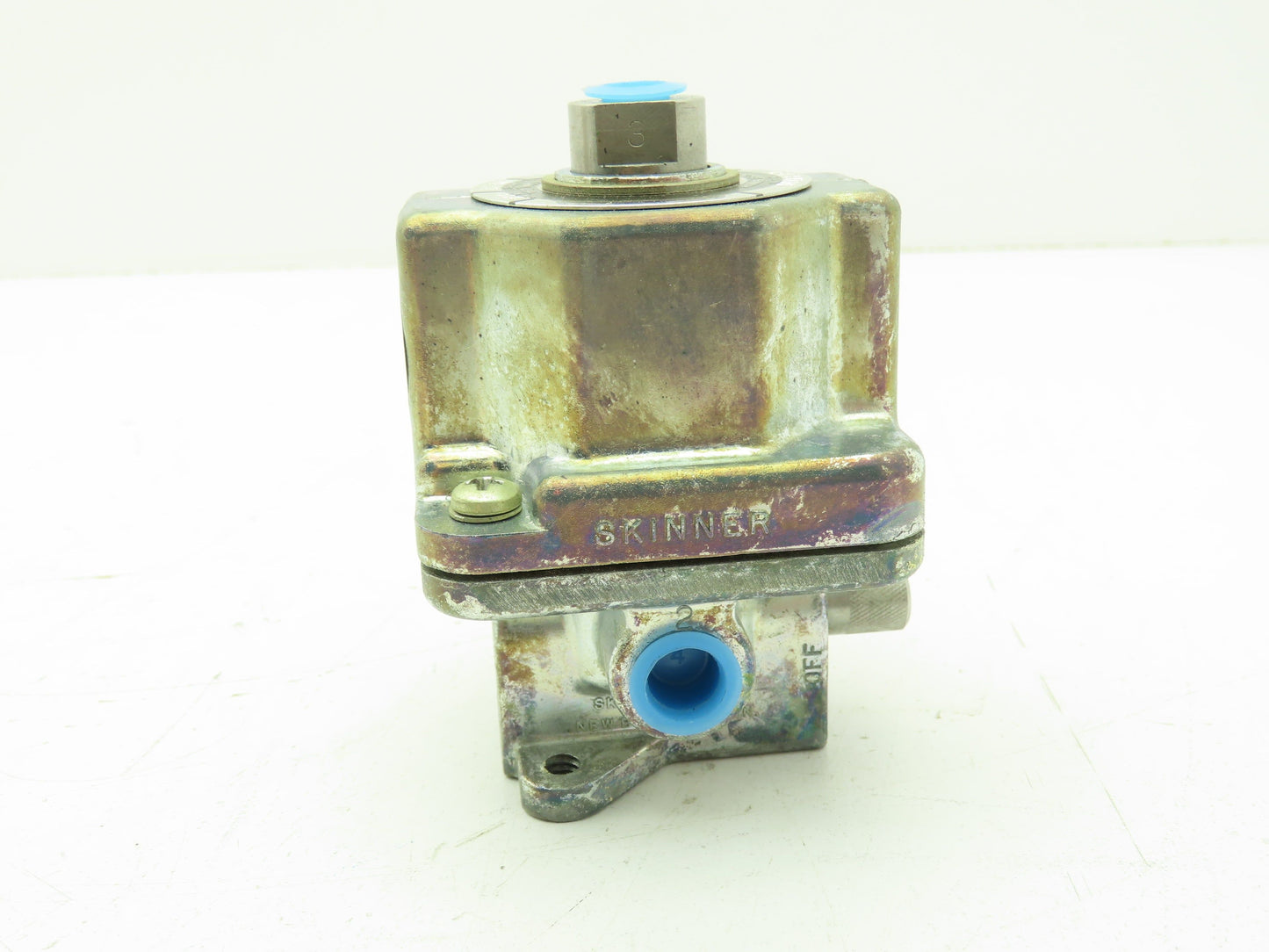 Honeywell Skinner A4LR2152 Solenoid Valve 3-Way NC 120V 150 PSI 1/4" NPT