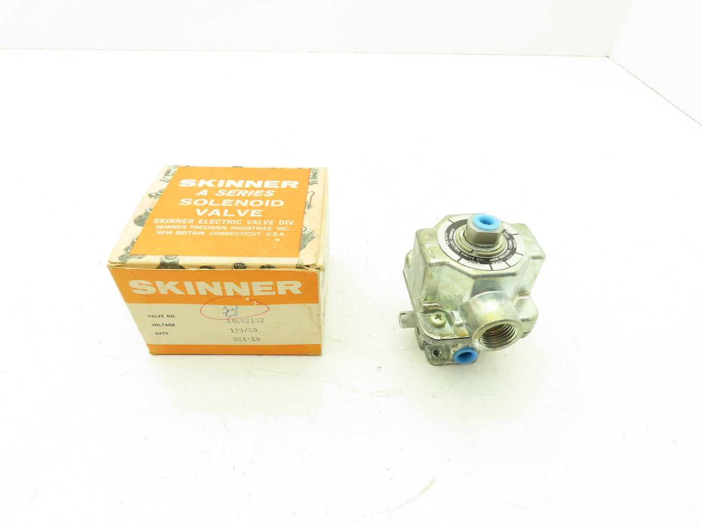 Honeywell Skinner A4LR2152 Solenoid Valve 3-Way NC 120V 150 PSI 1/4" NPT