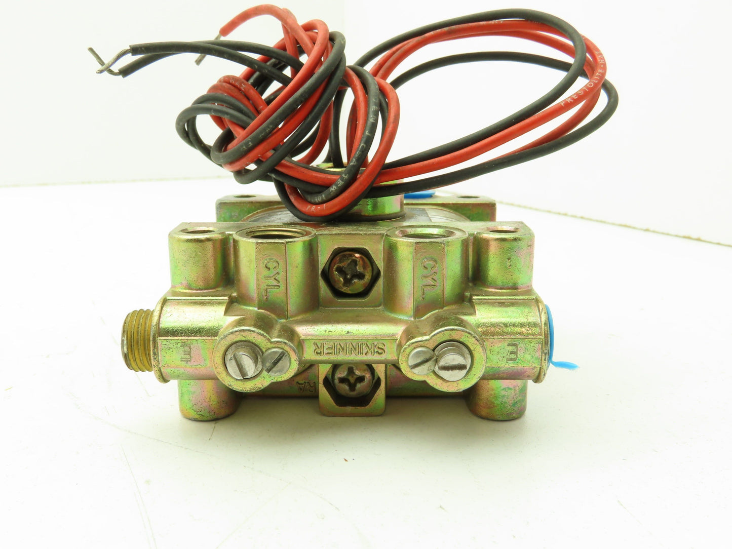 Honeywell Skinner V935DX60CN Solenoid Valve 4-Way NO 120V 50 PSI 1/4" NPT