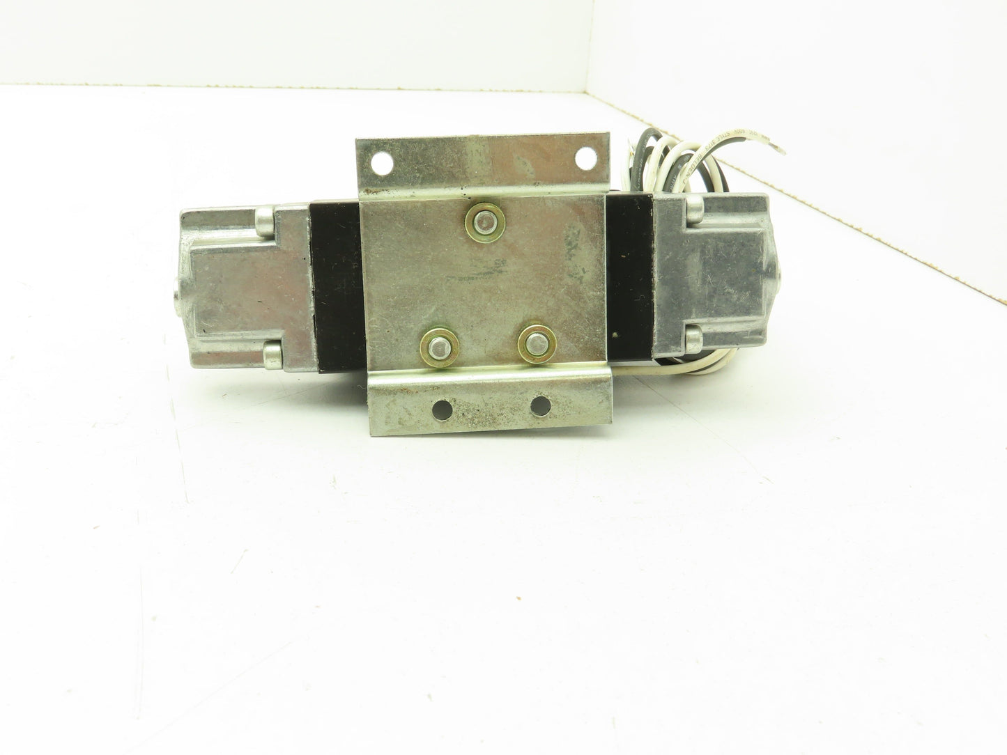 ARO 5840 2323 22 Pneumatic Solenoid Valve 5-Port 115V 150 PSI
