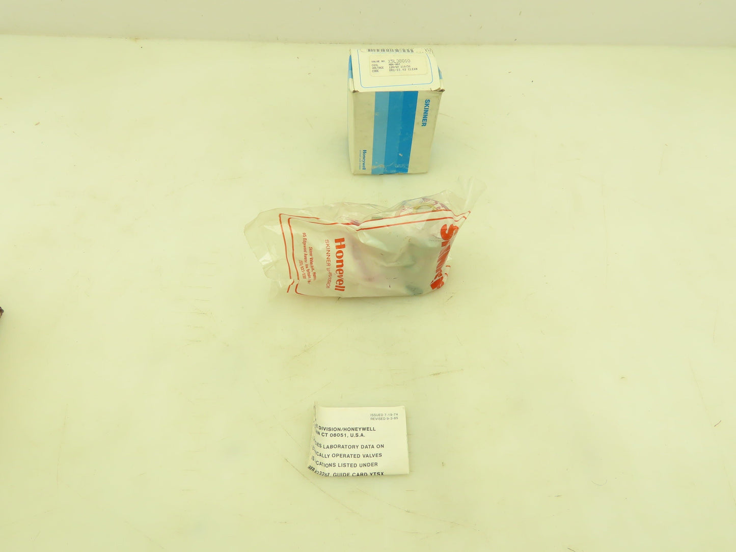 Honeywell Skinner X5L38010 Solenoid Valve 2-Way 120V 75 PSI 1/4" NPT Oxygen Use