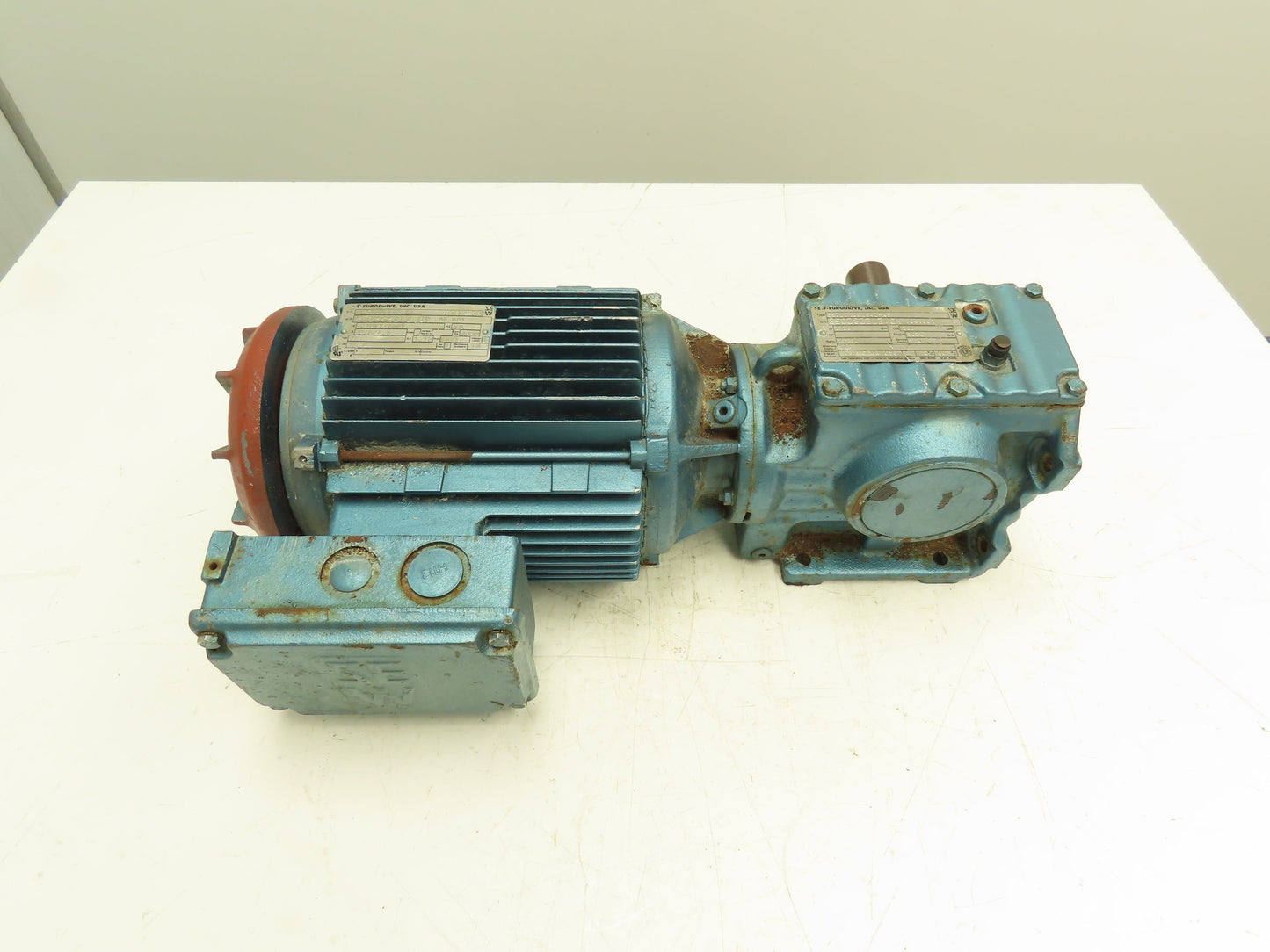 Sew Eurodrive S57DT100LS4Z-KS Gear Reducer 10.80:1 Ratio 3hp 159rpm 230/460v 3ph