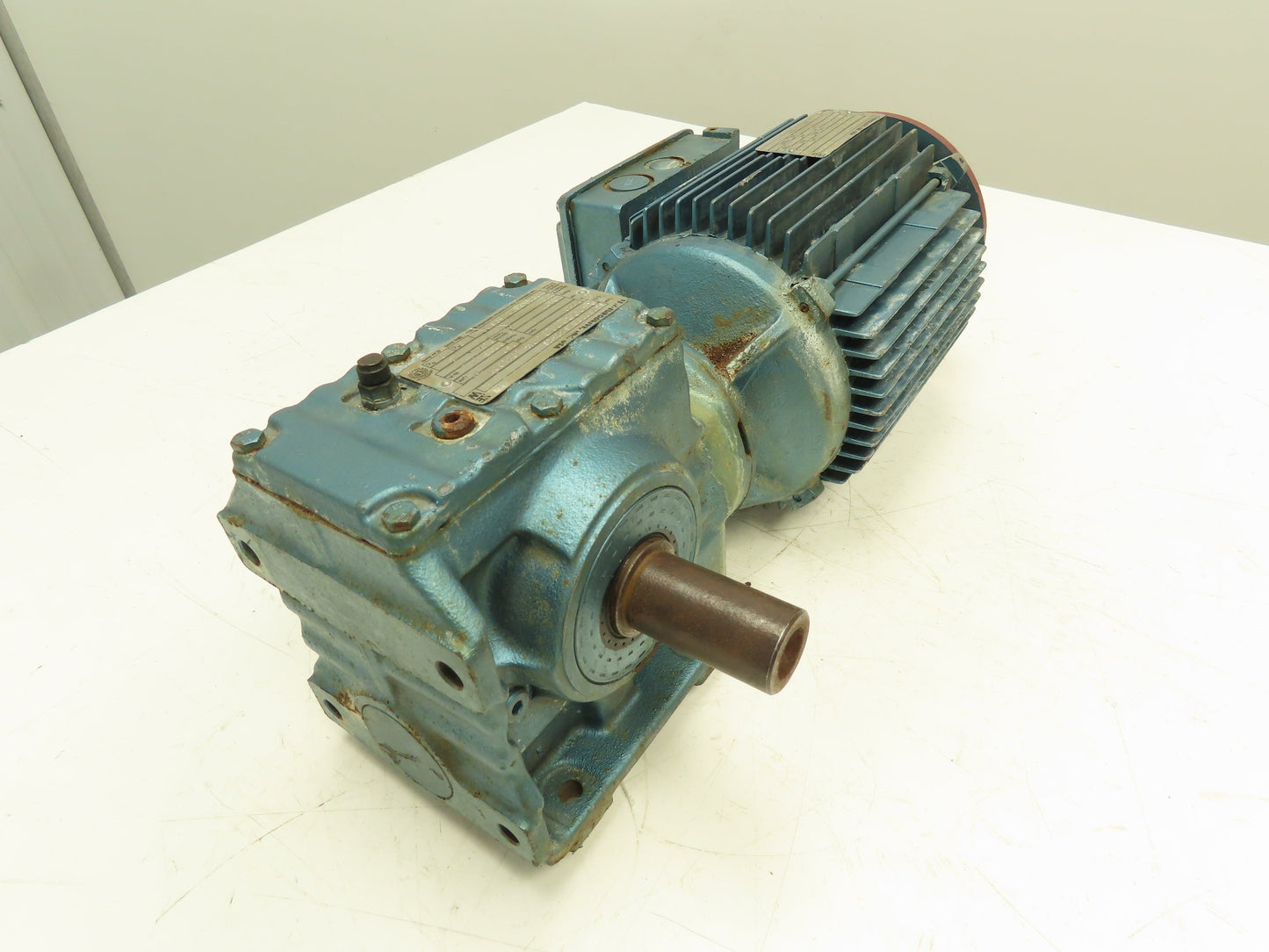 Sew Eurodrive S57DT100LS4Z-KS Gear Reducer 10.80:1 Ratio 3hp 159rpm 230/460v 3ph