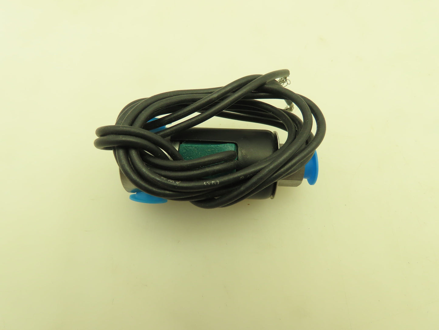 Honeywell Skinner B4LX24 Solenoid Valve 3-Way NC 24VDC 75 PSI 1/8" NPT