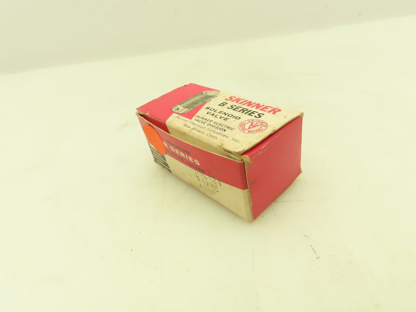 Honeywell Skinner B4LX24 Solenoid Valve 3-Way NC 24VDC 75 PSI 1/8" NPT