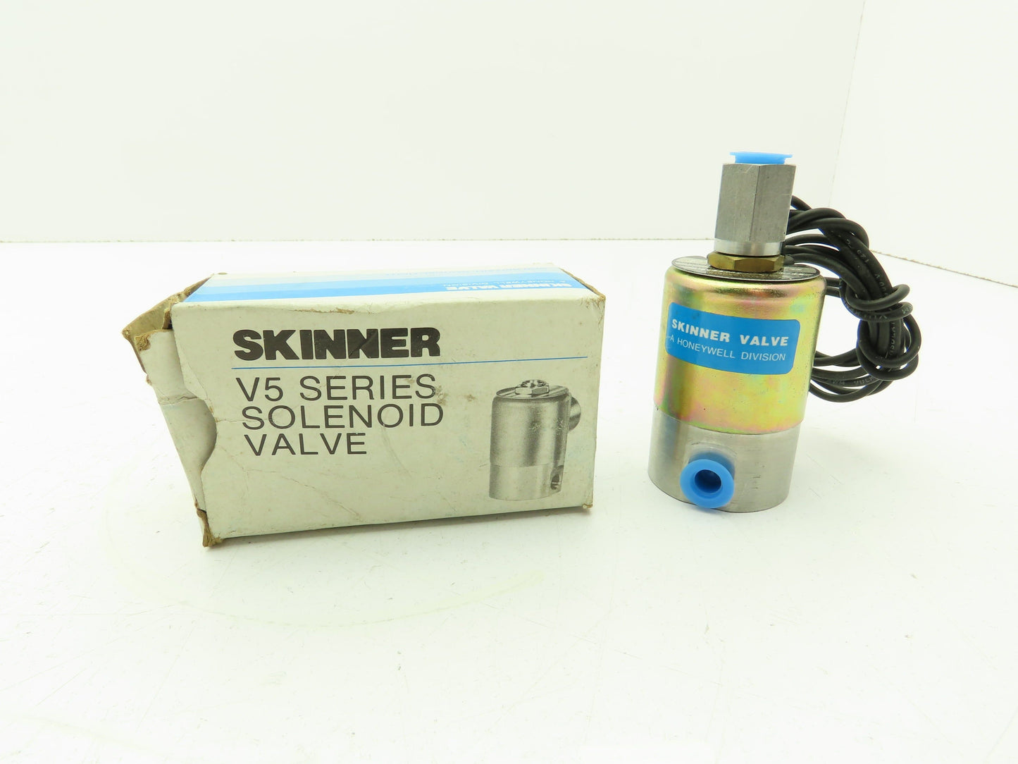 Honeywell Skinner V5L56030 Solenoid Valve 3-Way NO 120VDC 75 PSI 1/4" 1/8" NPT