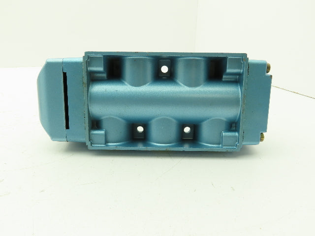 Honeywell Skinner S4LOMCX4 Directional Control Spool Valve 5 Port 3 Pos 1/2"NPT