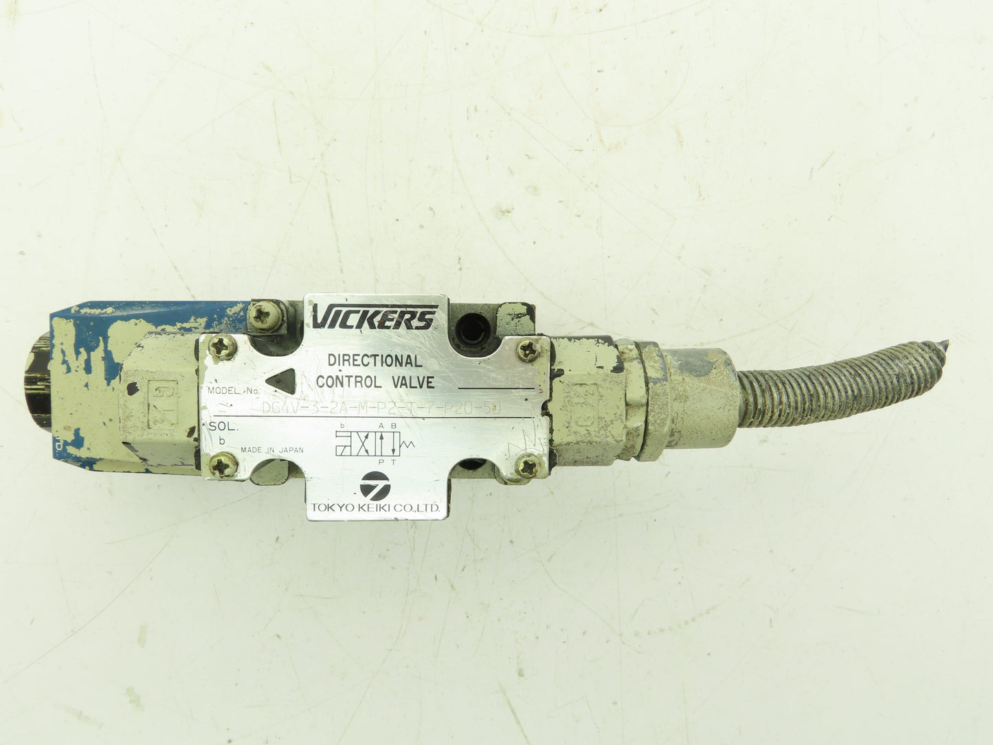 Vickers DG4V-3-2A-M-P2-T-7-P20-50 Tokyo Hydraulic Directional Control Valve