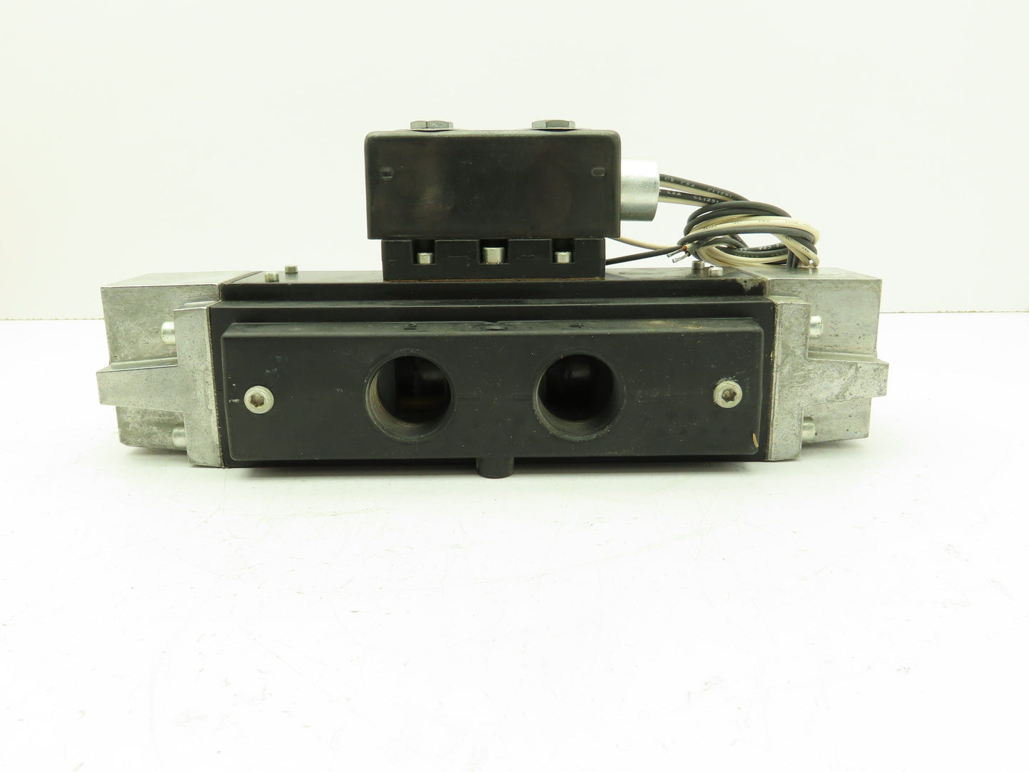 ARO 5540 2323 28 Pneumatic Solenoid Control Spool Valve 5/2 Pos 120V 1" NPT