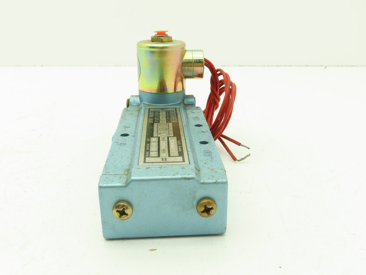 Skinner S3R0ABL3 Pneumatic Directional Control Solenoid Valve 5/2 Pos 120V 3/8"