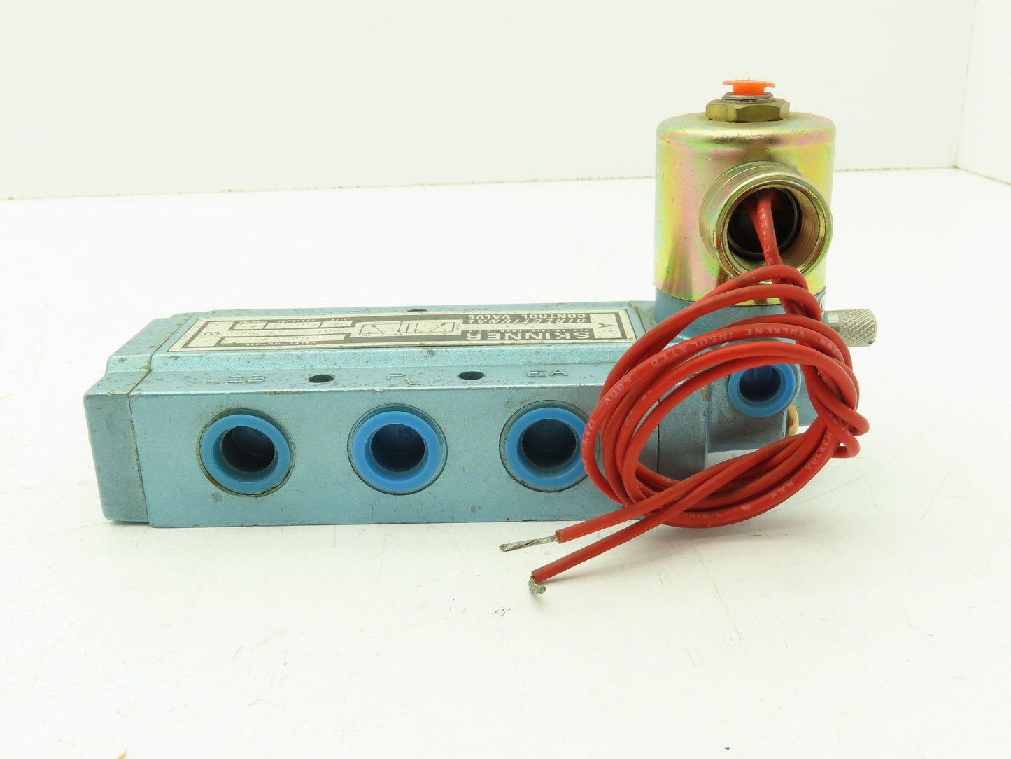 Skinner S3R0ABL3 Pneumatic Directional Control Solenoid Valve 5/2 Pos 120V 3/8"