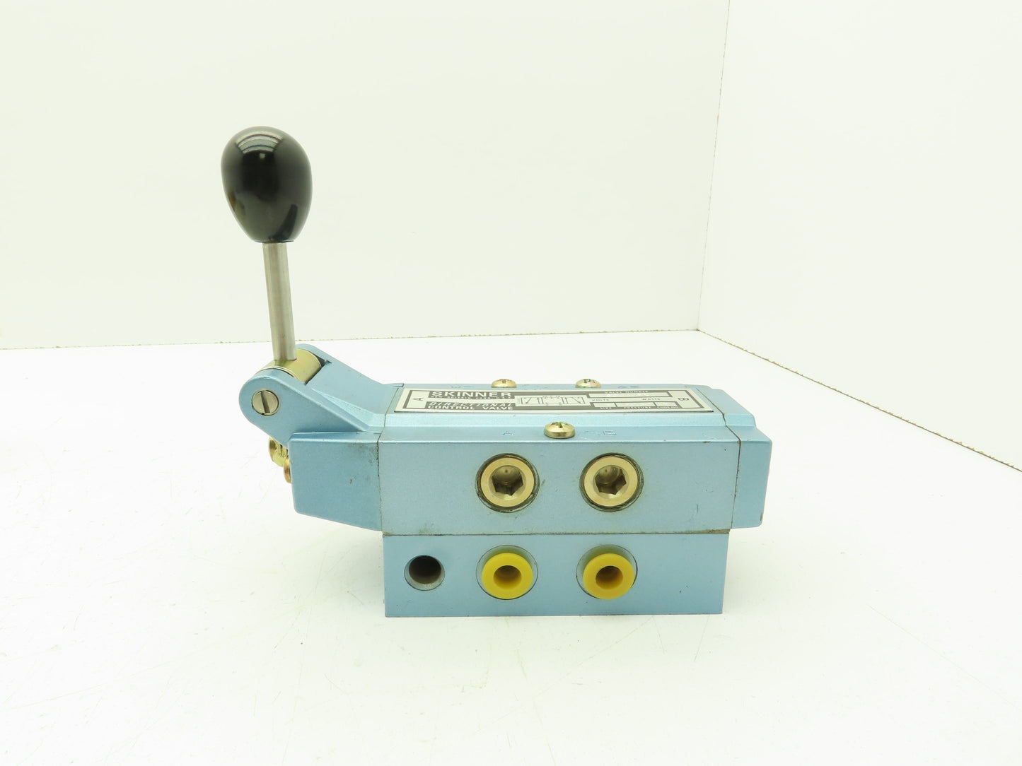 Skinner S3L0JFX2 Pneumatic Directional Hand Lever Valve 5/3 Pos Spring Return