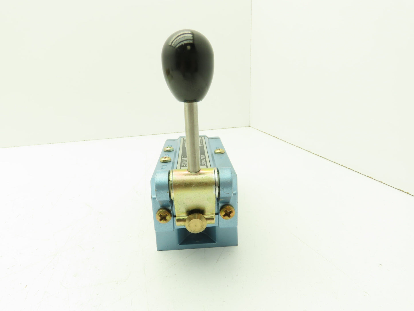 Skinner S3L0JFX2 Pneumatic Directional Hand Lever Valve 5/3 Pos Spring Return