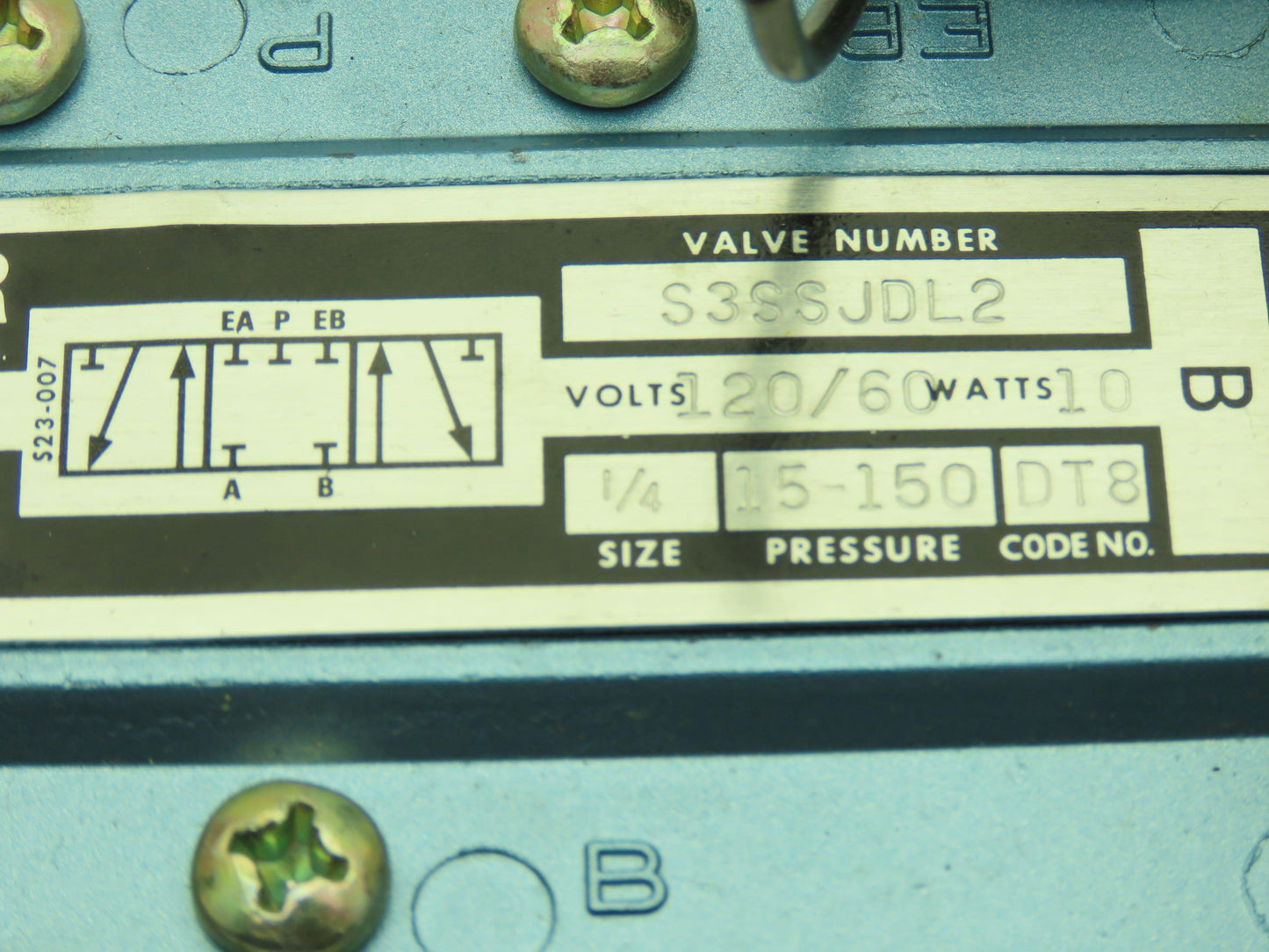 Skinner S3SSJDL2 Directional Control Valve 5-Way 3 Pos 120V 1/4" NPT