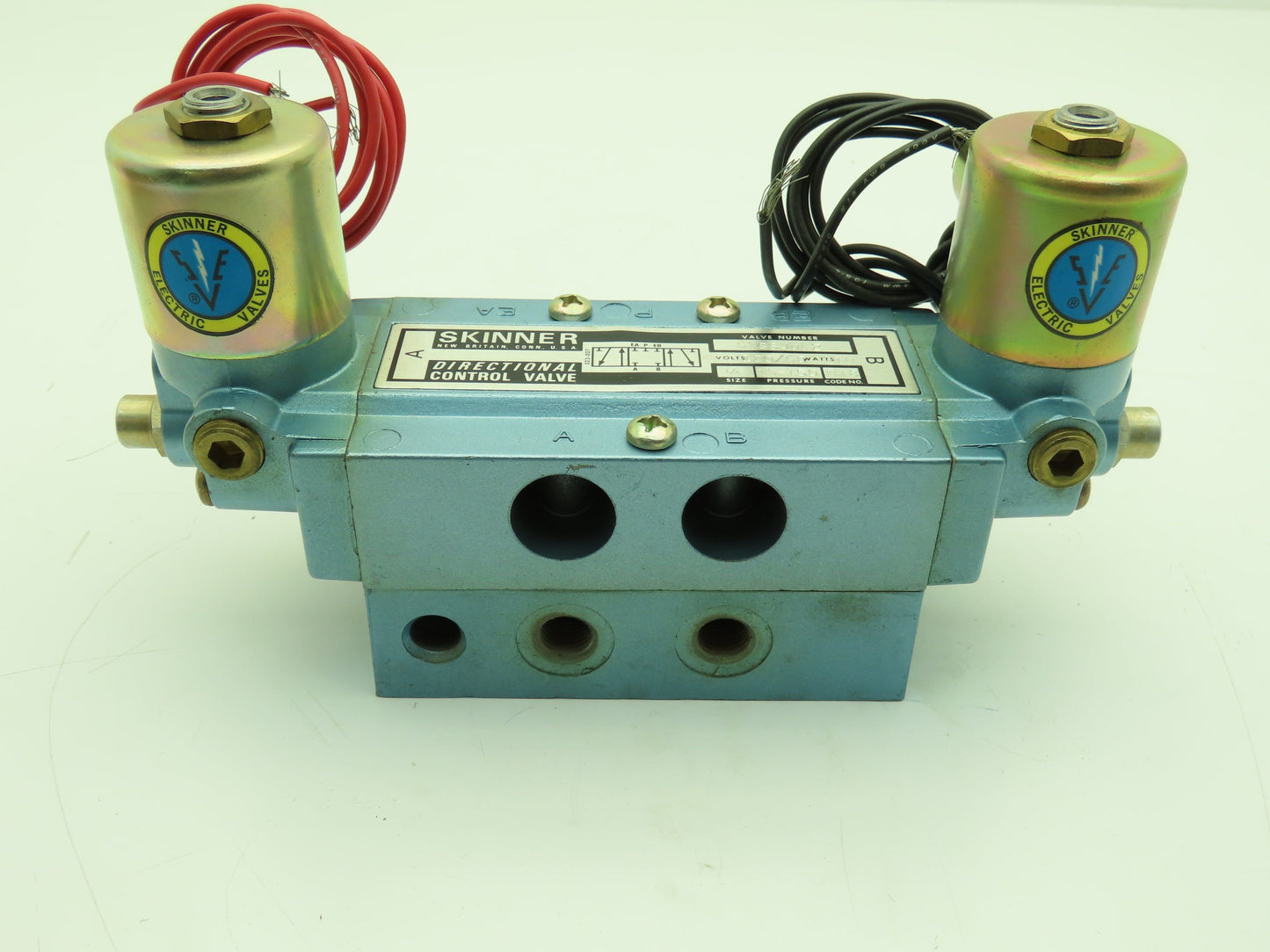 Skinner S3SSJDL2 Directional Control Valve 5-Way 3 Pos 120V 1/4" NPT