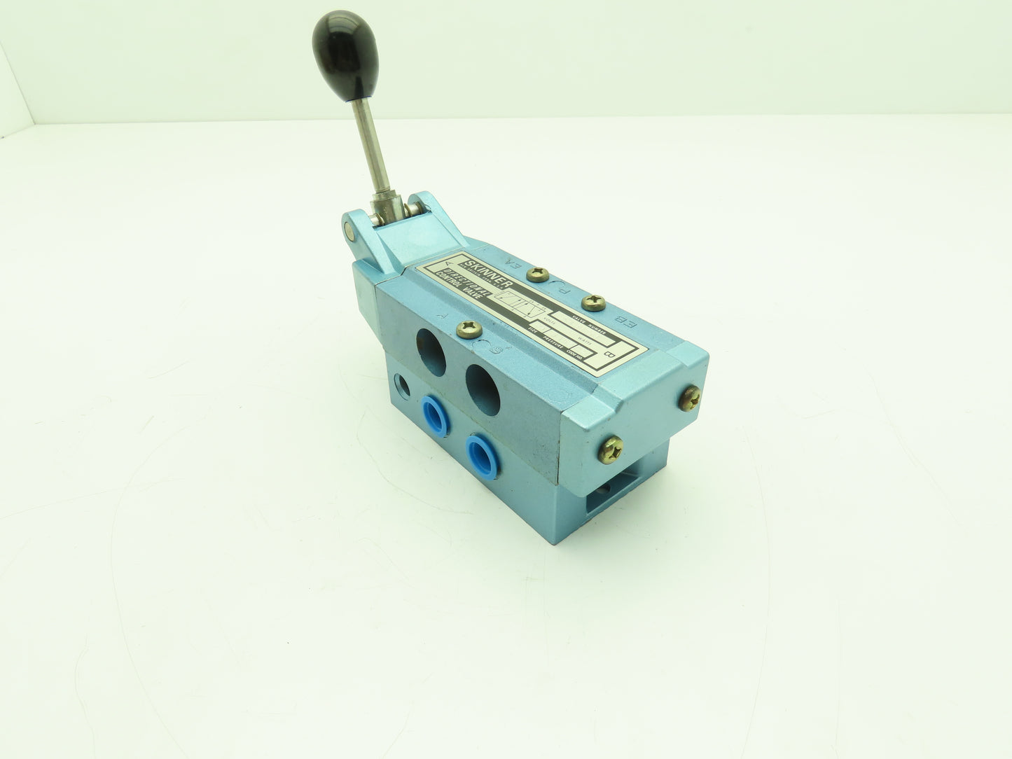 Skinner S3L0BFX3 Manual Directional Control Valve 5-Way 2 Pos 150PSI 3/8" NPT