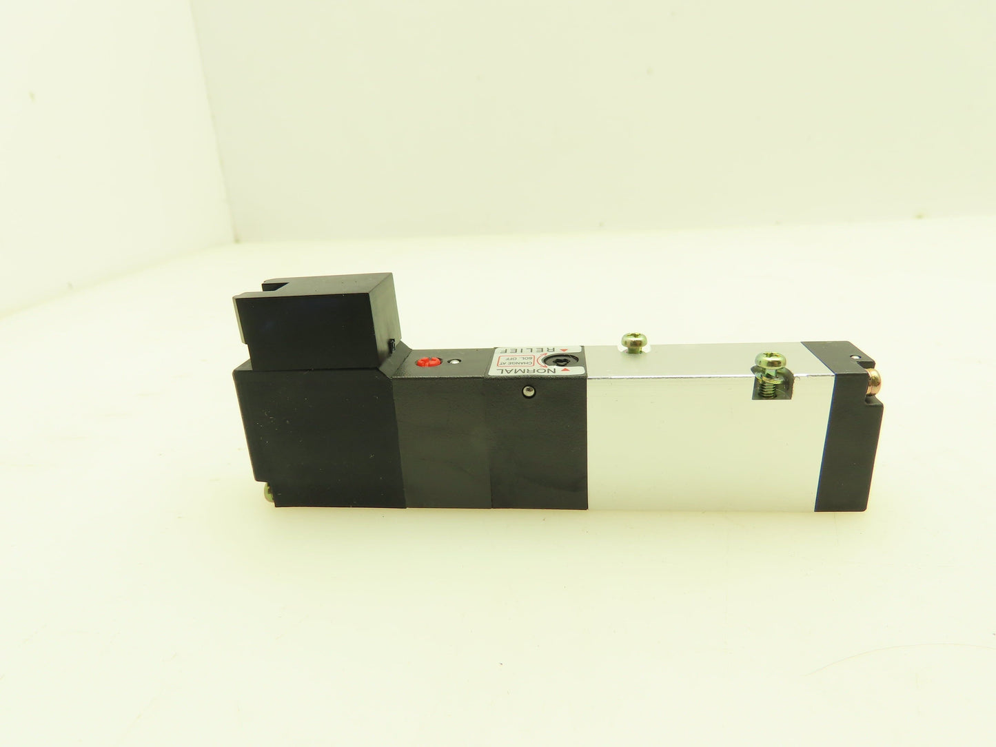 Aro Sierra S5SB9D Pneumatic Air Spool Valve 5/2 5 Port 2 Pos 1/16" NPT 24VDC