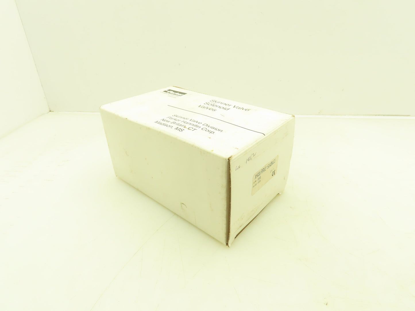 Parker Skinner XH935RRM2150 Solenoid Valve 5-Way 2 Pos 120V 150 PSI 1/4" NPT