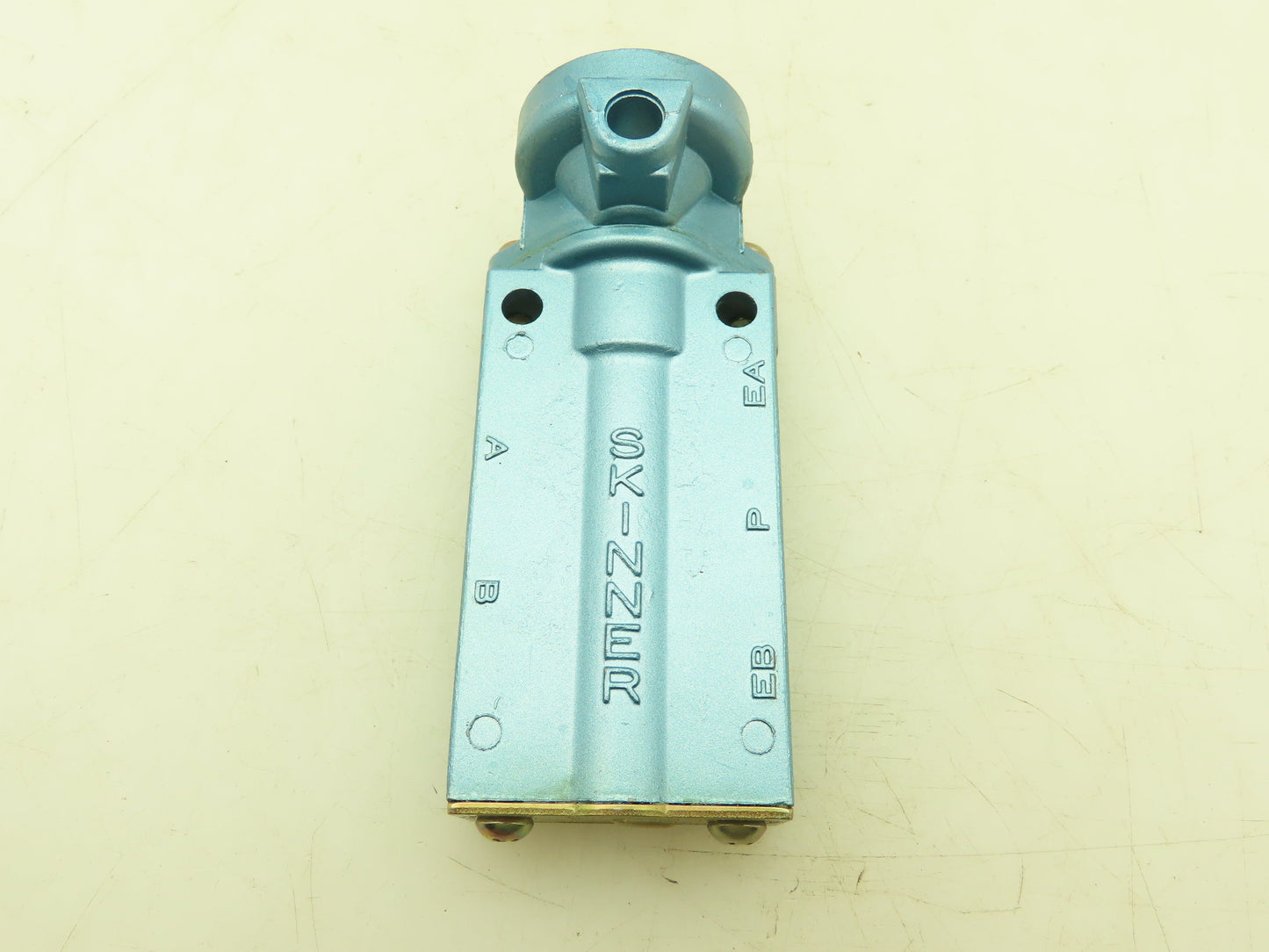 Honeywell Skinner HR935XX2150 Pneumatic Air Spool Valve 5-Way 2 Pos 150PSI 1/4"