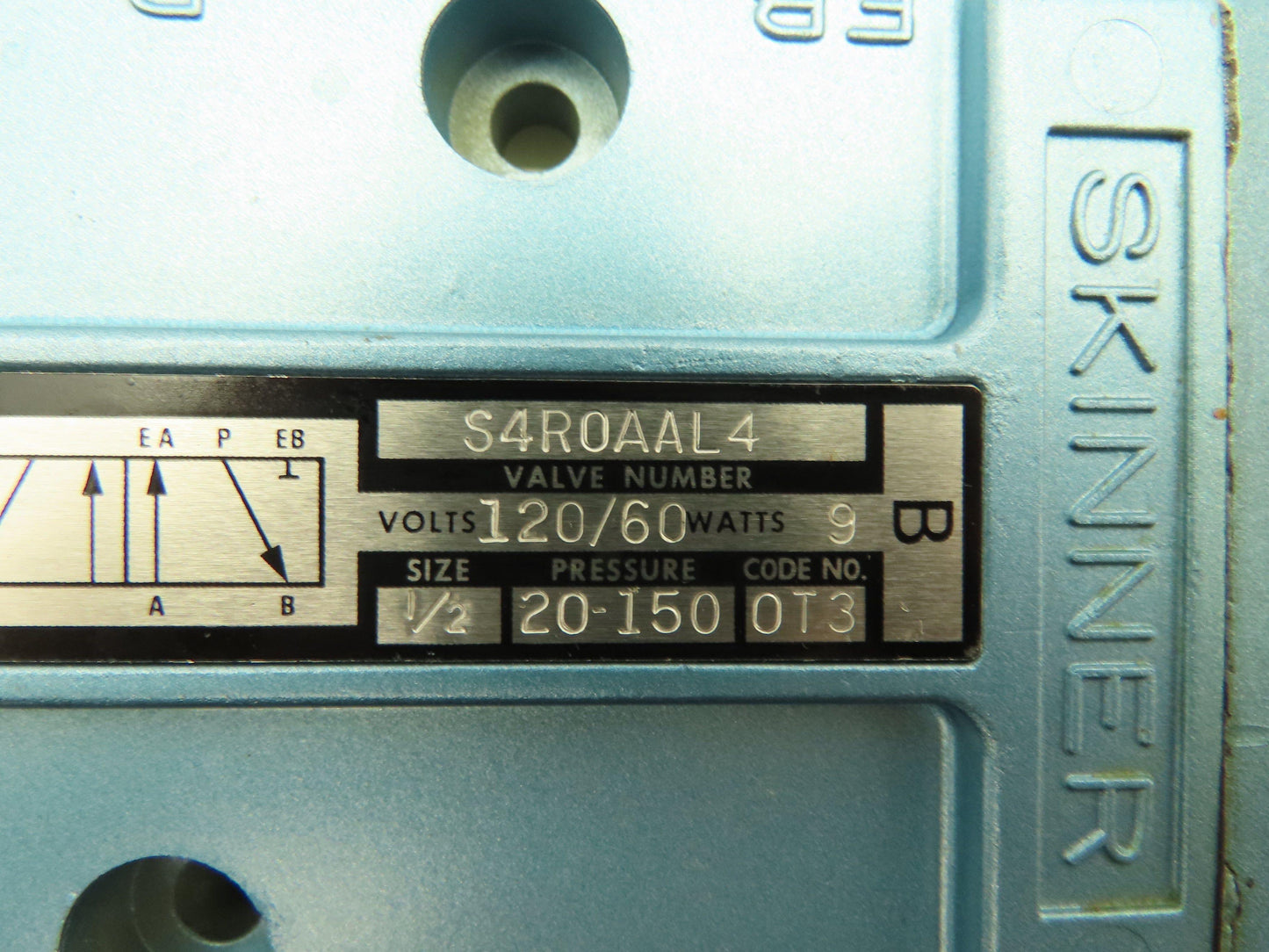 Skinner S4R0AAL4 Directional Control Valve 5-Way 2 Pos 120V Solenoid 150 PSI