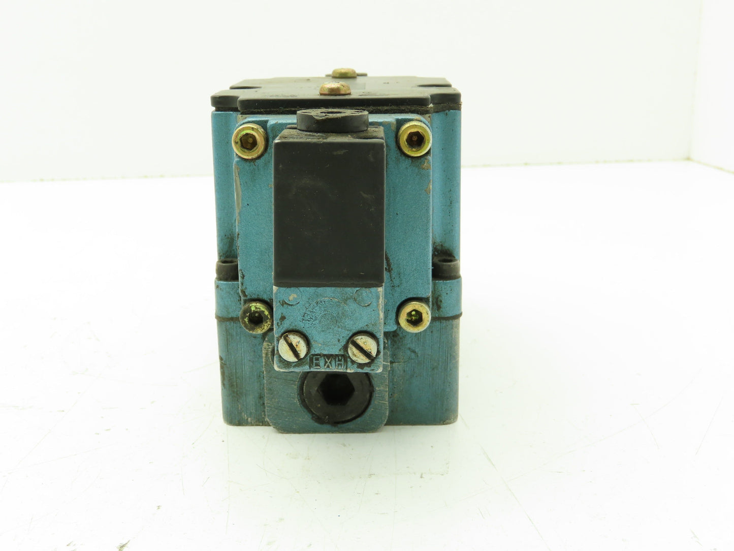 MAC 6521B-211-PM-111DA Pneumatic Double Solenoid Valve 4/2-Pos 120V w/Sub-Base