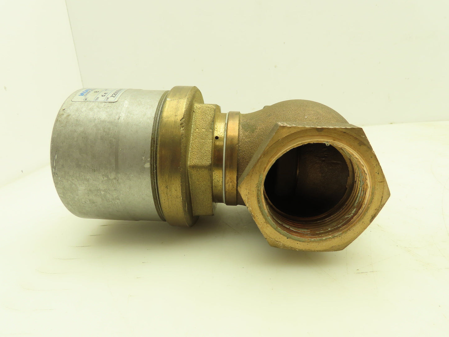 Valvaut Effepi Z200506E Pneumatic Controlled Globe Valve 1-1/2" NPT PTFE Bronze