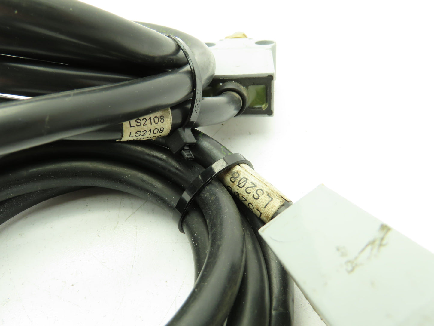 Automation Direct AEM2G23X11-3 Oiltight Limit Switch Roller NO/NC 400V Lot of 4