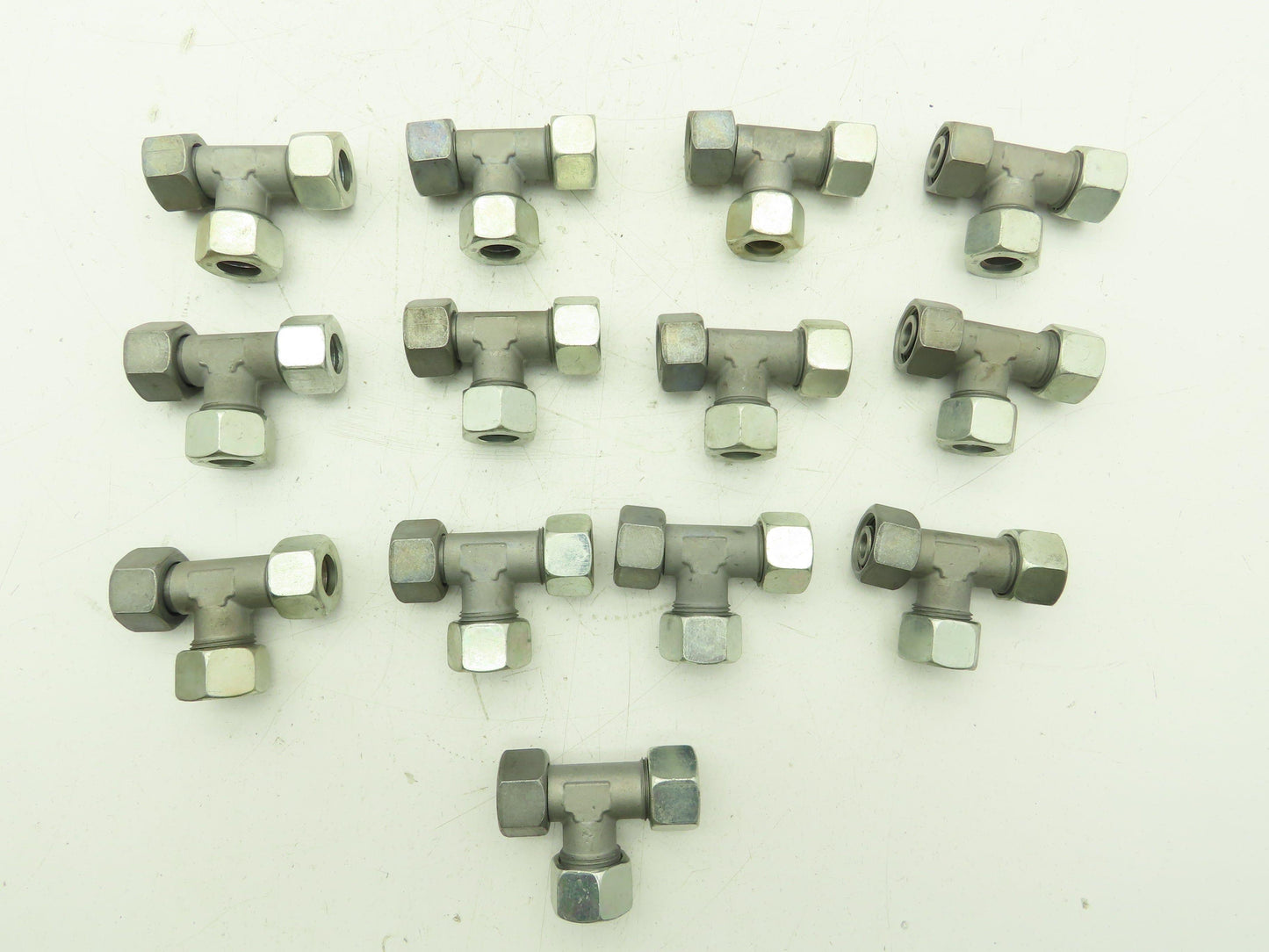 EL15LOMD Metric 24° Swivel Nut Run Tee 15mm Tube x M22 Swivel Lot of 13