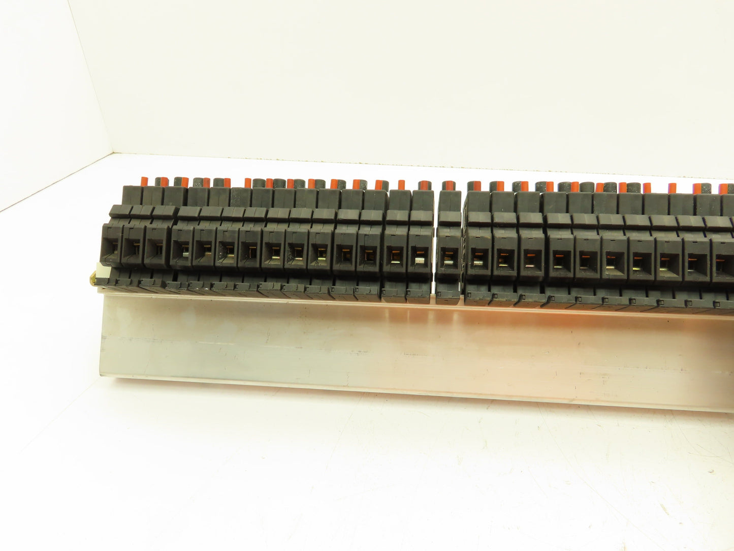 Allen Bradley 1492-GH015 Din Rail 1.5A Circuit Breaker Ser B 250V Lot of 57