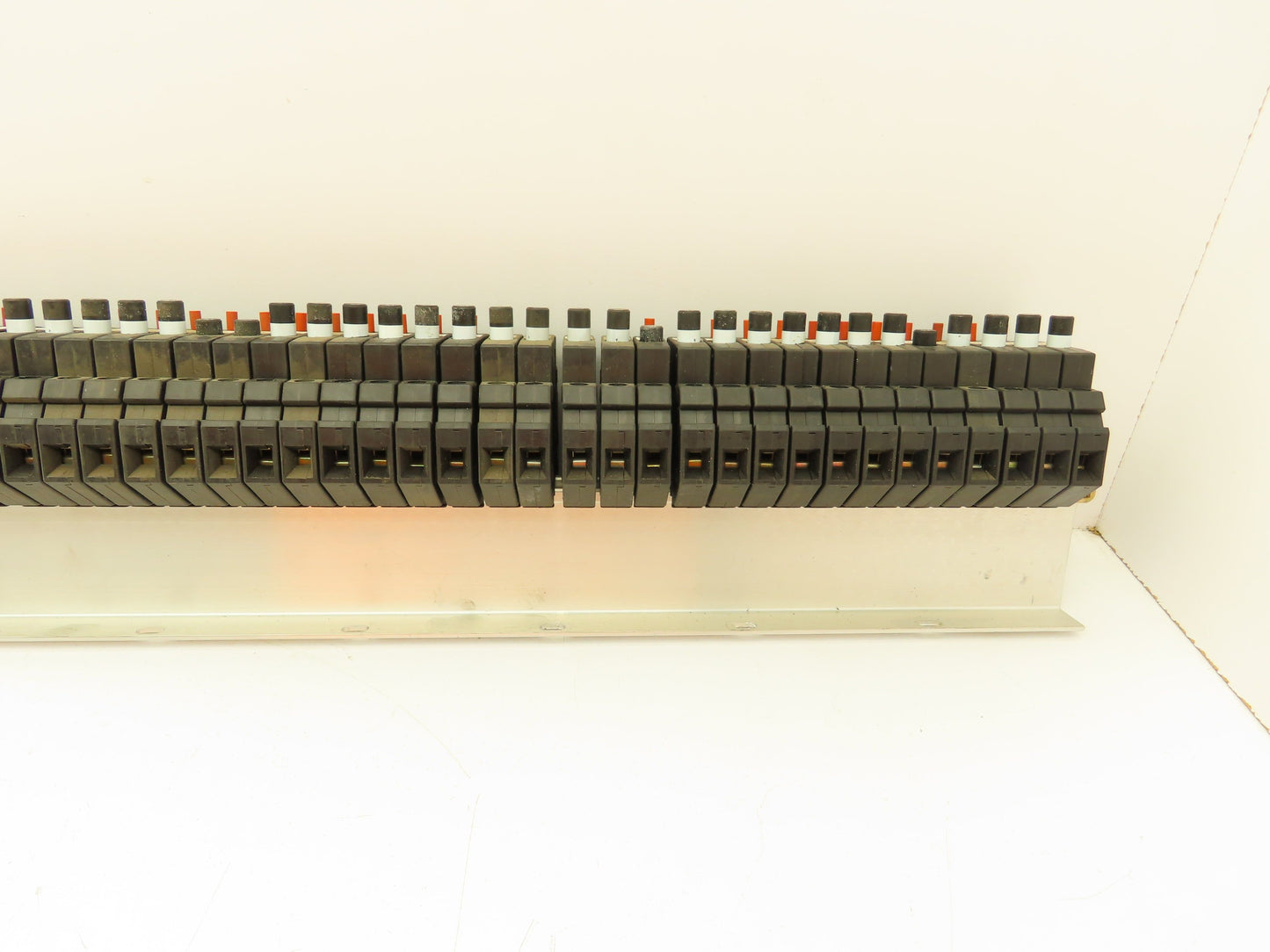Allen Bradley 1492-GH015 Din Rail 1.5A Circuit Breaker Ser B 250V Lot of 57