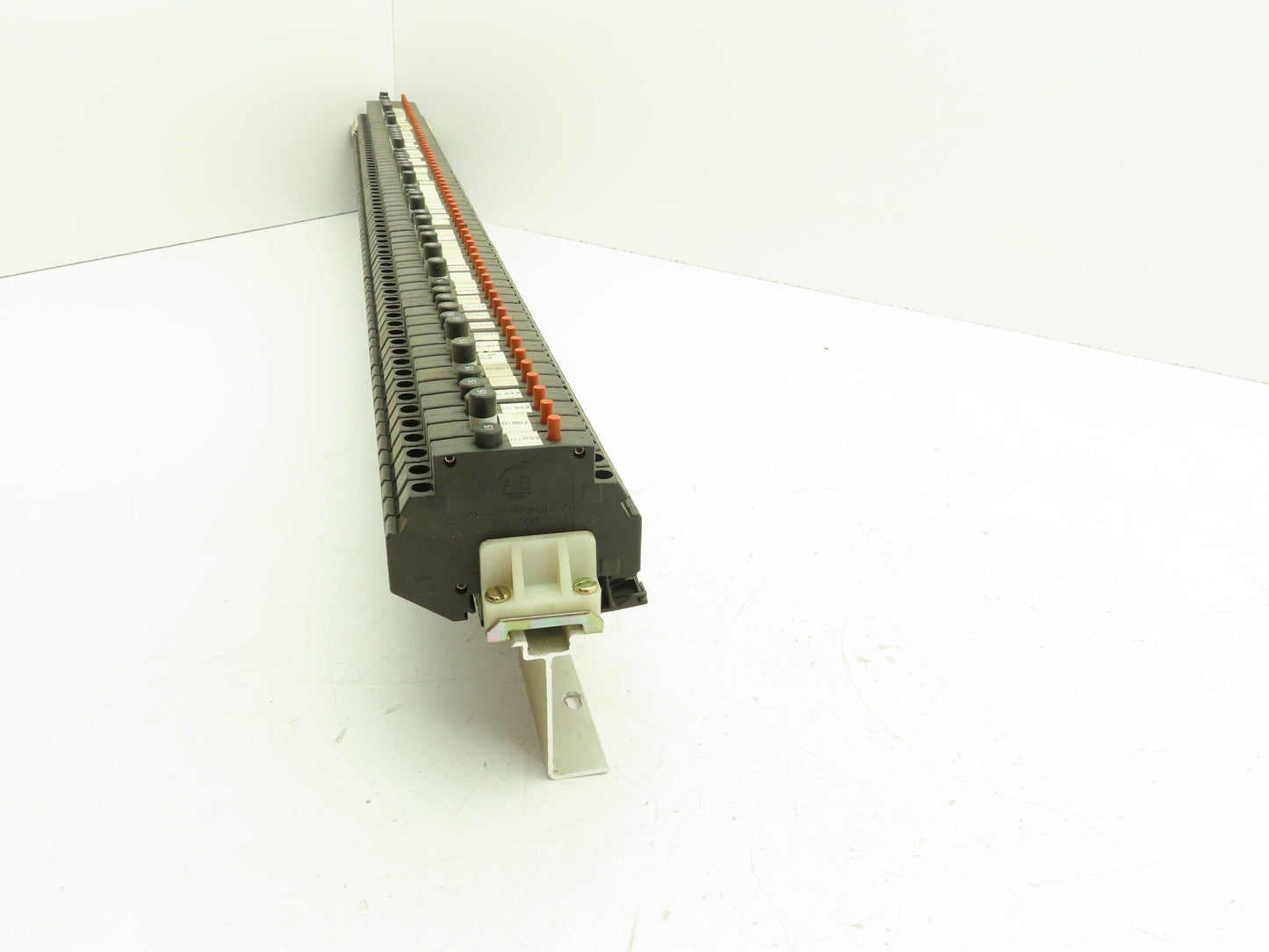 Allen Bradley 1492-GH015 Din Rail 1.5A Circuit Breaker Ser B 250V Lot of 69