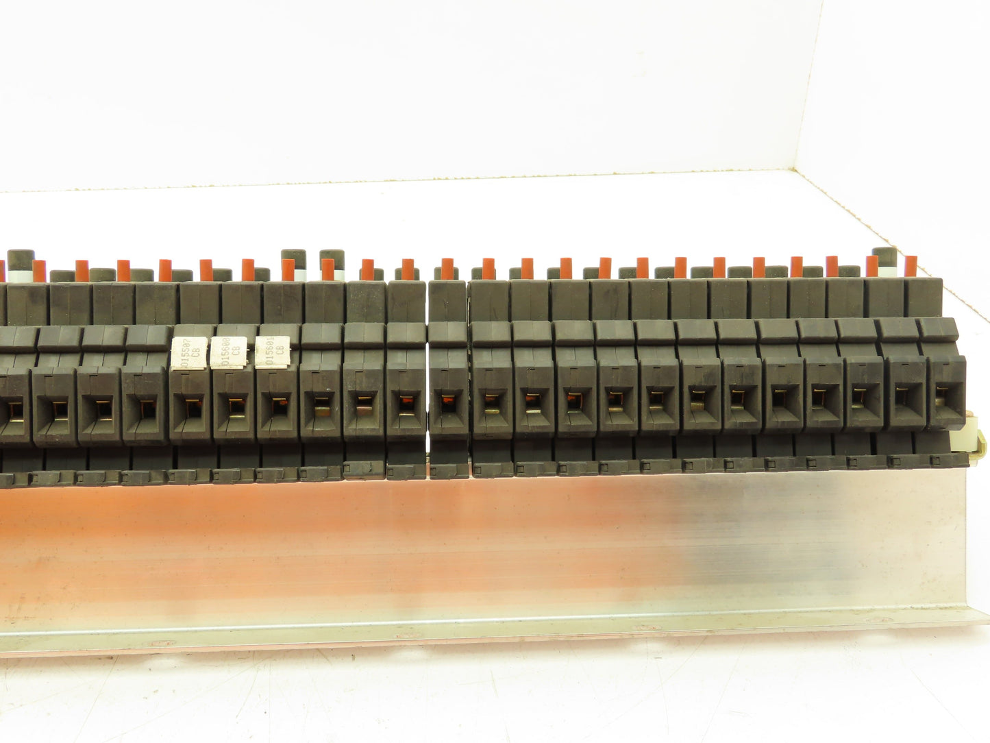 Allen Bradley 1492-GH015 Din Rail 1.5A Circuit Breaker Ser B 250V Lot of 64