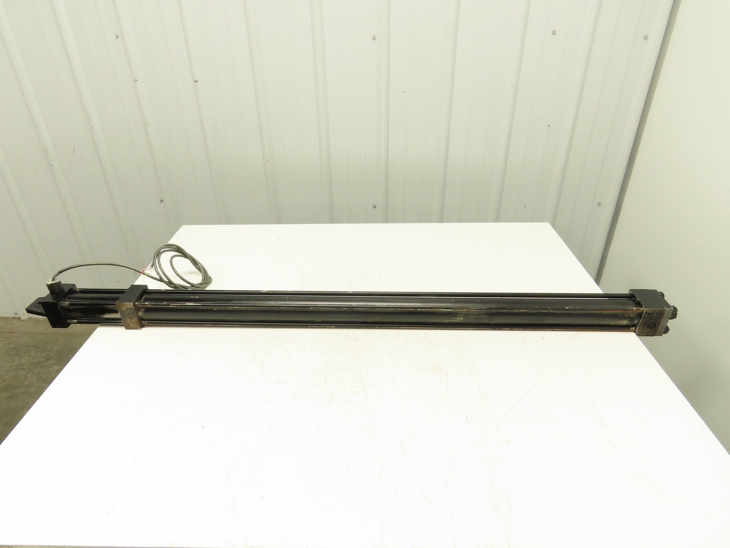 Parker Series 2HX Electrohydraulic Cylinder Actuator 2" Bore 43" Stroke 2200 PSI
