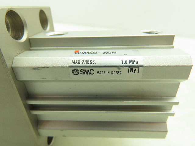 SMC CDQ2B32-30DM Pneumatic Compact Air Cylinder 32mm Bore 30mm Stroke