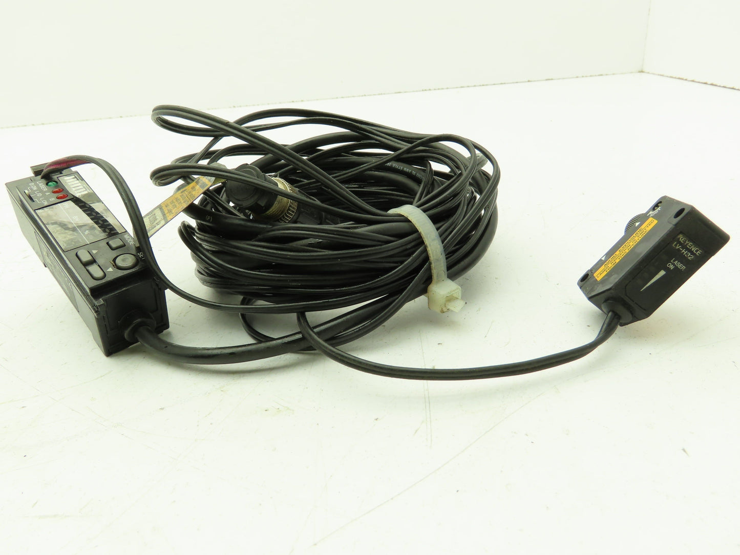 Keyence LV-21AP Laser Sensor Amplifier with LV-H32 Reflective Head