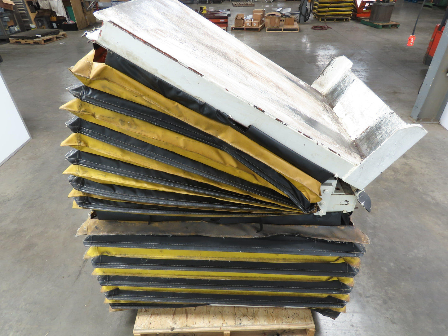 Omni Ergonomics EL-24 Air Pneumatic Scissor Lift Tilt Table 2700LBS 33x43" Top