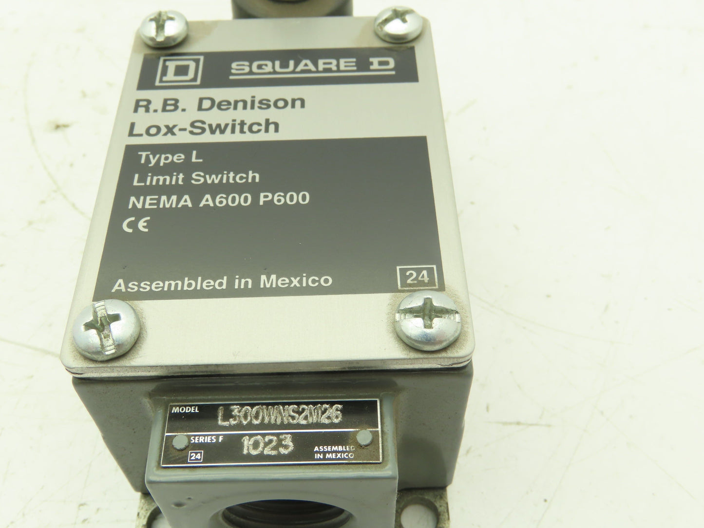 Square D L300WNS2M26 Limit Switch 600V 12A Type L 1/2" NPT Connection Type